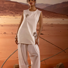 Sleeveless Embellished Straight Kurta
