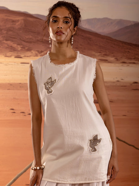 Sleeveless Embellished Straight Kurta